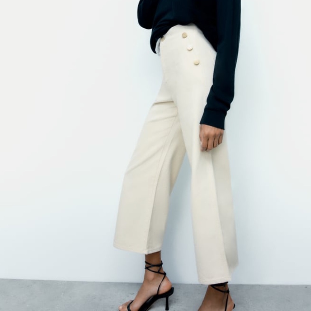 CROPPED WIDE LEG BUTTONED JEANS